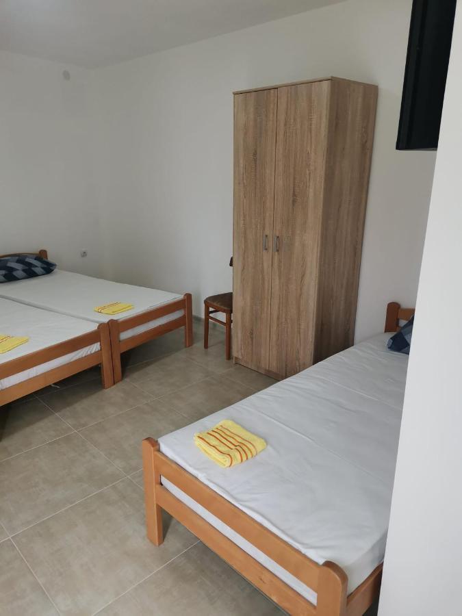Adamovic Apartamento Pirot Exterior foto