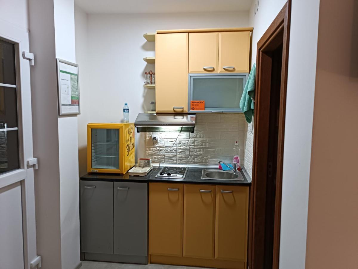 Adamovic Apartamento Pirot Exterior foto