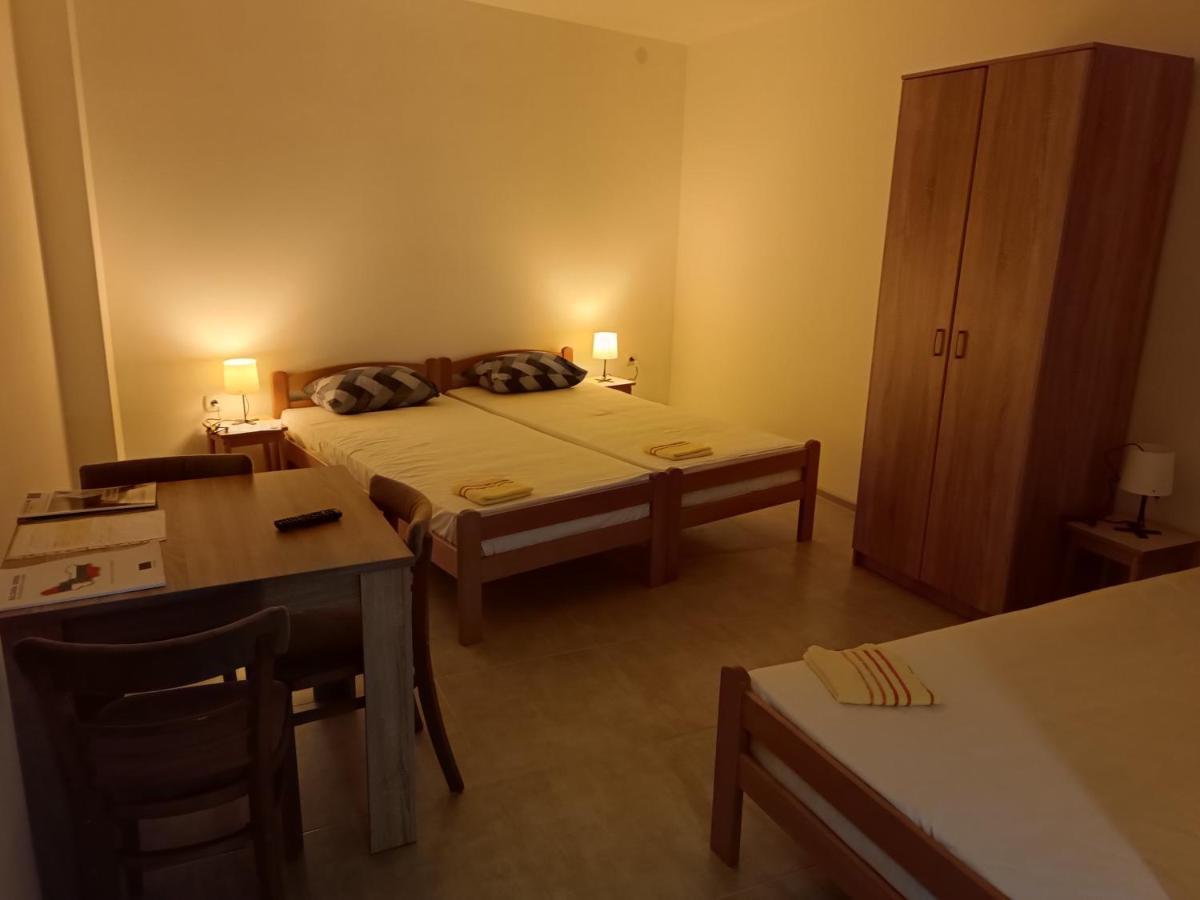 Adamovic Apartamento Pirot Exterior foto