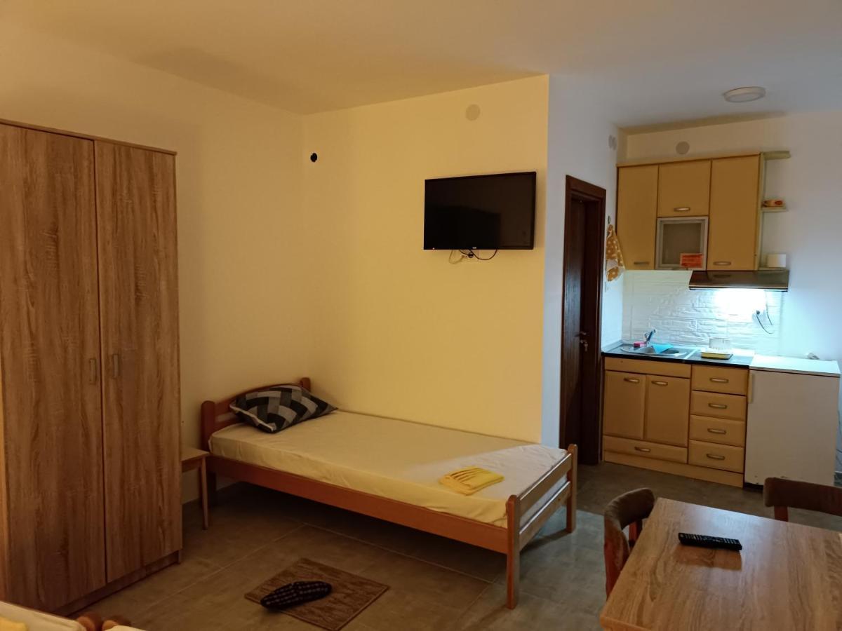Adamovic Apartamento Pirot Exterior foto