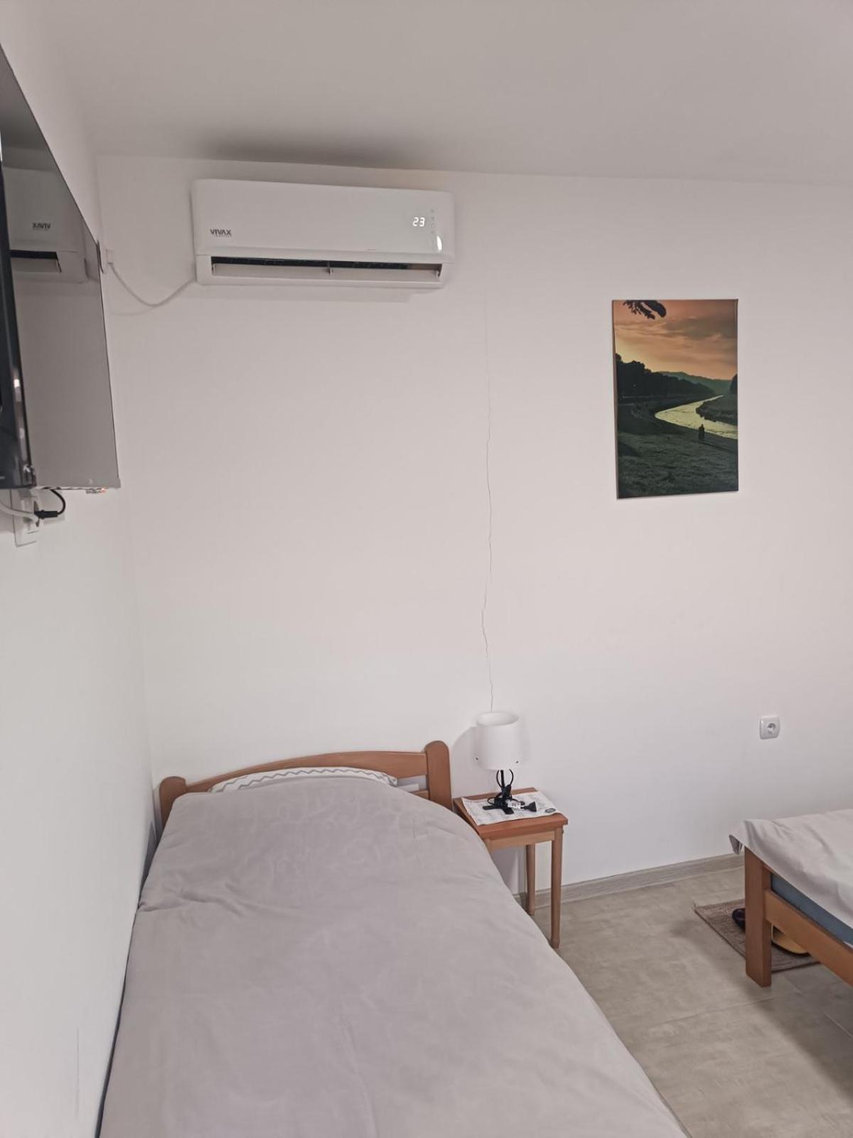 Adamovic Apartamento Pirot Exterior foto