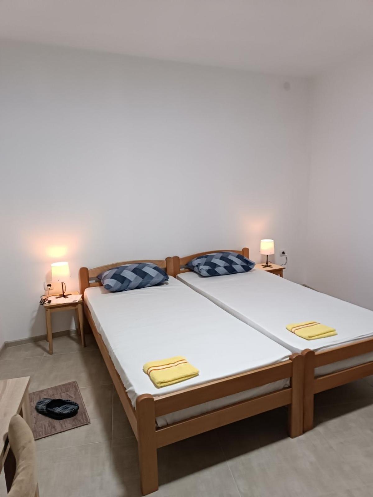 Adamovic Apartamento Pirot Exterior foto