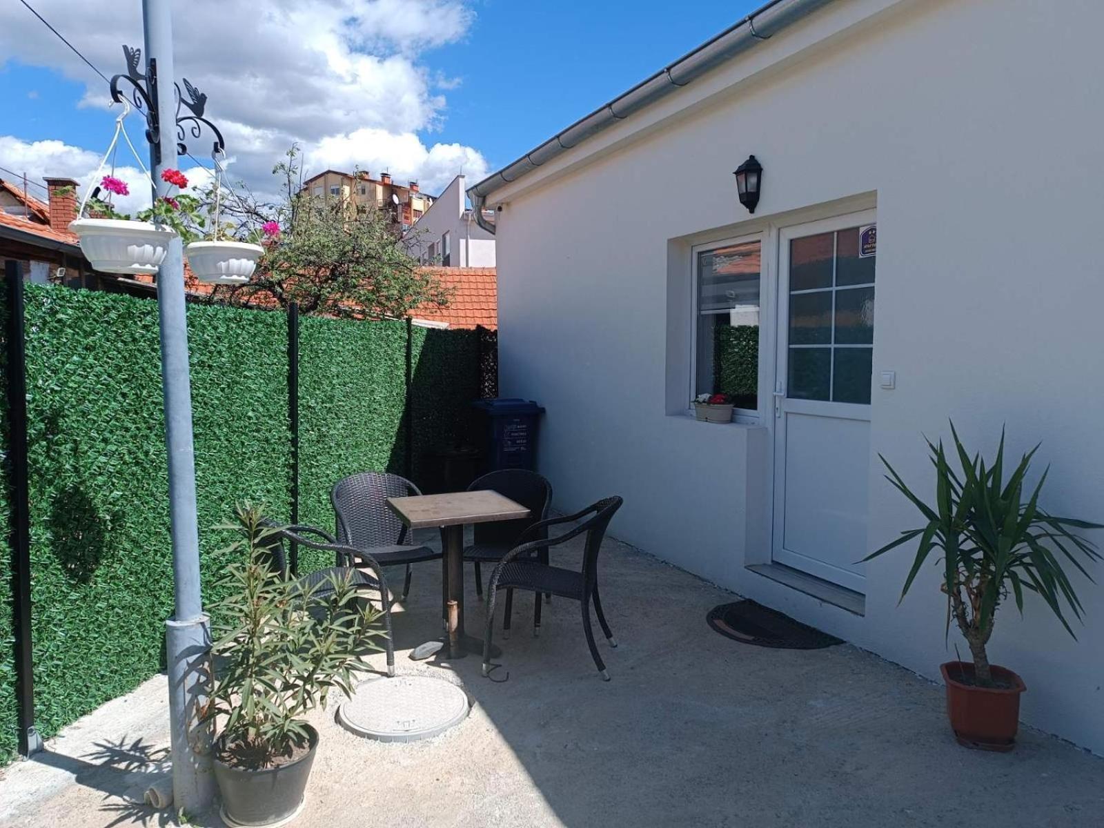Adamovic Apartamento Pirot Exterior foto