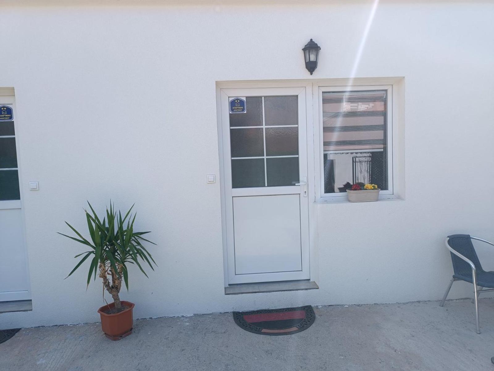 Adamovic Apartamento Pirot Exterior foto